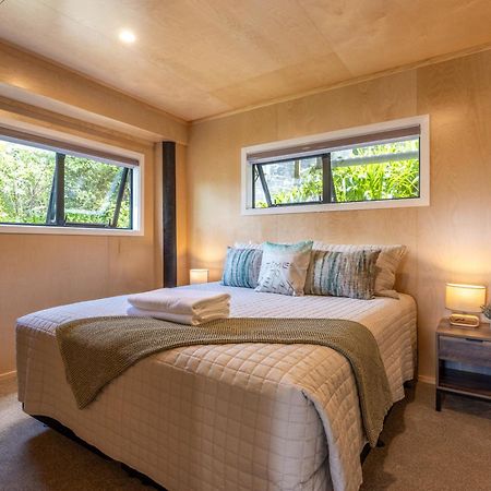 Church Bay Views - Stay Waiheke Oneroa ภายนอก รูปภาพ