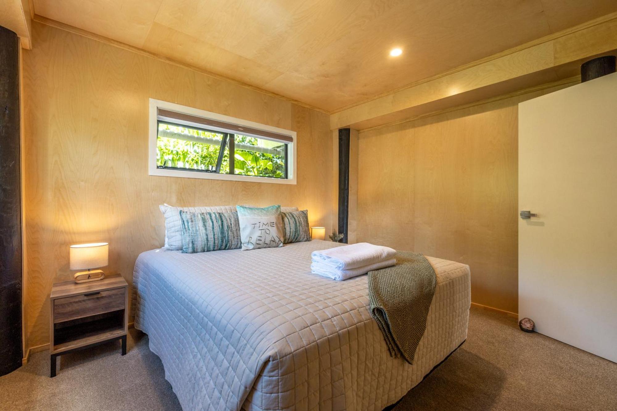 Church Bay Views - Stay Waiheke Oneroa ภายนอก รูปภาพ