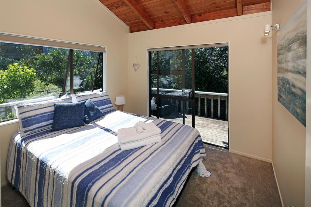 Church Bay Views - Stay Waiheke Oneroa ภายนอก รูปภาพ